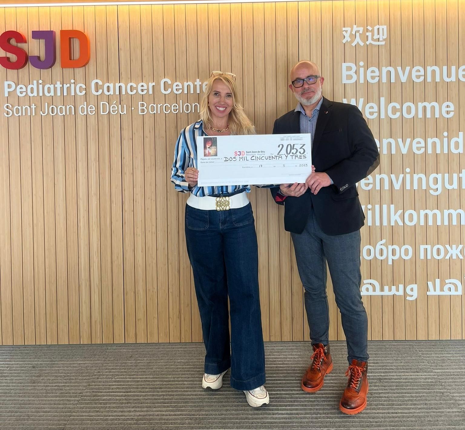 Fotografía del acto de donación al Pediatric Cancer Center Barcelona
